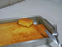 Bolo de milho sem açúcar com leite condensado