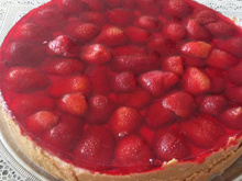 Torta de morango com biscoito de maizena