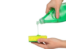 Com quantos anos você descobriu que o detergente pode render até 70% mais com um truque simples que está no rótulo?