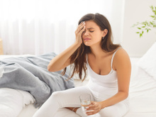 O kit de sobrevivência pós-Réveillon: 8 truques que fazem a ressaca sumir mais rápido