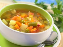 A sopa de legumes saudável testada e aprovada mais amada do TudoGostoso. Agora vai!