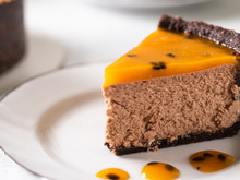 A torta de chocolate com maracujá mais gostosa que você já provou: é só seguir  passo a passo para a sobremesa perfeita