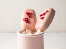 O picolé de bolo é a combinação que você não sabia que precisava fazer até agora!