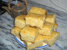 Bolo de fubá com creme de leite