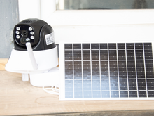 Câmera de segurança funciona com energia solar, tem visão noturna e está com 60% OFF