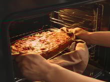 Há 7 anos que faço essa receita de arroz de forno e não enjoo nunca: é o almoço mais rápido e gostoso!