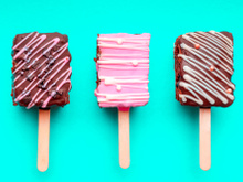 Brownie no palito de picolé: receita deliciosa para presentear ou fazer uma renda extra na Páscoa