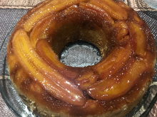 Torta de banana caramelizada