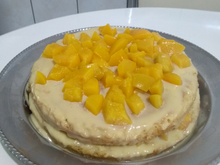 Bolo de Pêssego com brigadeiro de leite em pó