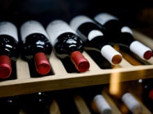 Exclusivo para membros Prime: Vinhos na temperatura perfeita com esta adega climatizada com cupom de R$ 150
