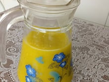 Suco refrescante de manga com kiwi