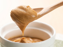 O trio de benefícios que ninguém espera da pasta de amendoim: músculos, glicose e câimbras