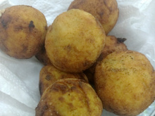 Bolinha de queijo - massa de batata