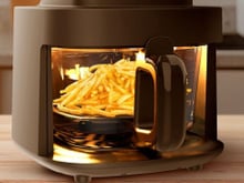 Air fryer com cuba de vidro permite acompanhar o preparo sem abrir a gaveta e está com 46% de desconto