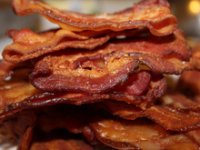 Fritar bacon sem fumaça e gordura é fácil: confira como!