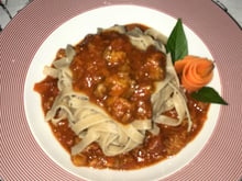 Fettuccine com ragu de linguiça