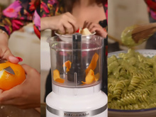 Pesto de casca de laranja e salsa é o molho pra macarrão de comer rezando (a receita é da rainha da massa!)