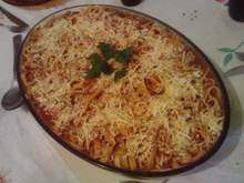 Macarronada com molho vermelho com carne moída