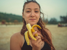 Estou comendo uma banana por dia há dois meses e isso melhorou meu desempenho na academia: "É um alimento completo, prático e muito útil para o desempenho e a recuperação"