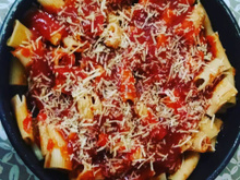 Rigatoni com presunto e queijo