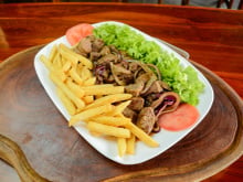 Bife acebolado com batata frita