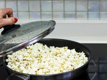 Com quantos anos você descobriu que precisa deixar o milho da pipoca de molho antes de usar?