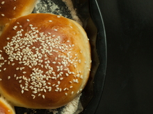 O lanche das férias favorito dos meus filhos e que todos da família amam: veja a receita do hambúrguer de forno