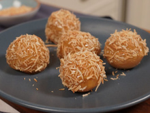 Agora que acabou a era do morango do amor, vamos falar dessa bala de doce de leite caramelizada que é muito melhor