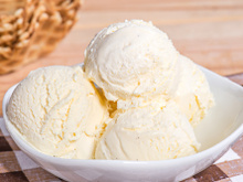 Sorvete caseiro de leite ninho com 3 ingredientes é a sobremesa gelada ideal para qualquer ocasião