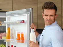 Aqui está uma solução simples, barata e ecológica para acabar com o cheiro ruim da sua geladeira