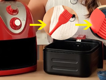 Dica pra quem acha que  "fazer a cura" é só em frigideira: como manter a antiaderência da airfryer por mais tempo