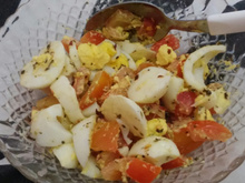 Salada de tomate com ovo cozido