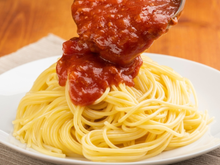 Molho cremoso feito com tomates frescos e manjericão: pronto em 20 minutos para acompanhar qualquer massa