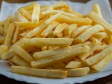 Batata frita murcha nunca mais! Descubra a maneira infalível de requentar o aperitivo e deixá-lo crocante novamente