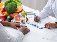 Afinal, existe uma dieta anticâncer? Esse renomado oncologista tem a resposta