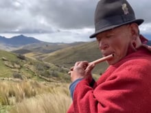Com 71 anos, pastor vive isolado a 4 mil metros de altitude com rebanho de 150 ovelhas, mora em casa de barro e diz ter encontrado tranquilidade que buscava nas montanhas