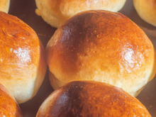 Pão na air fryer fica pronto rapidinho e você só precisa desses ingredientes simples!