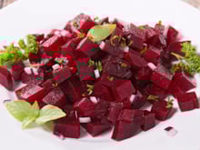 Pare de ferver em água: essa é a maneira correta de cozinhar beterrabas para preservar seus nutrientes