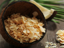 Coloque um coco inteiro dentro da airfryer e faça um doce delicioso em poucos minutos