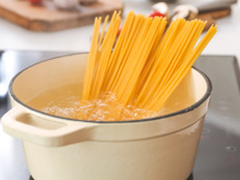 5 mentiras sobre como fazer macarrão que você acreditou a vida inteira