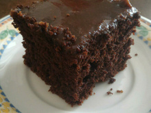 Bolo de chocolate simples e delicioso