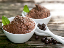 Creme de brigadeiro com chantilly: sobremesa fácil e rápida fica pronta em 30 minutos