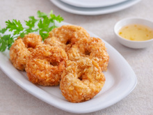 Bolinho de mandioca com camarão e catupiry da Lana