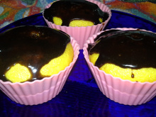 Cupcake de cenoura com cobertura de chocolate