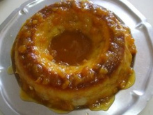 Pudim de leite com damascos da Rota do Charme