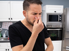 Nem vinagre, nem limão: o truque simples para grelhar peixes sem deixar a cozinha toda fedendo