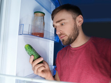 Evite esse erro com os pepinos: método comum de armazenamento causa deterioração acelerada; veja como manter o vegetal fresco e crocante por mais tempo