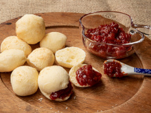 Pão de queijo com goiabada low carb