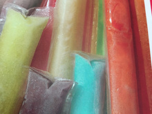 Sacolé de maracujá com leite condensado