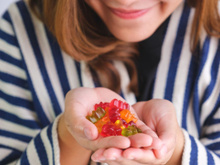 Prepare-se: o mundo vai ficar "jujubeleza" em 2026, os millennials e Geração Z ressuscitaram a bala de gelatina e essa tendência começa na cozinha